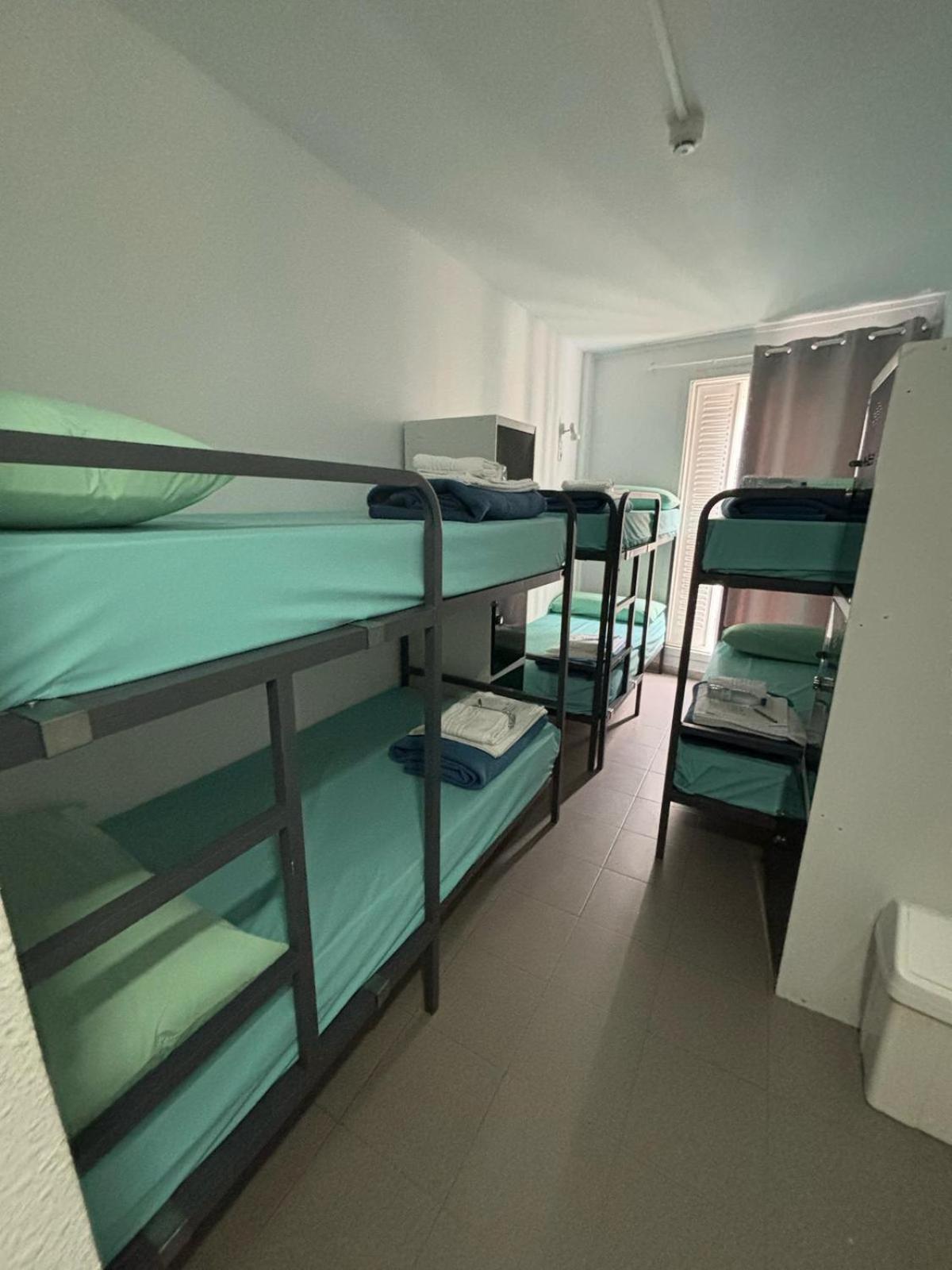 Motion Chueca Hostel Madrid Exterior photo